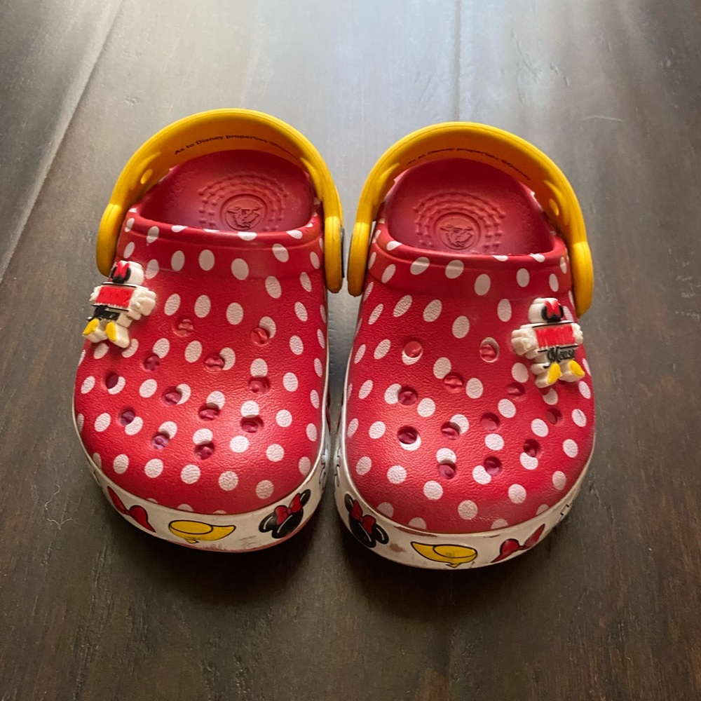 Minnie Mouse crocs light up adorable